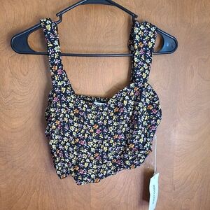 🌟 4/$20 Mimi Chica Black Floral Crop Top